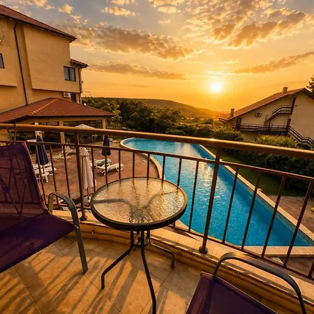 Albena Hills | 2br, Pool & Garden Views *